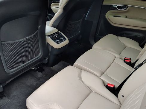 Certified 2025 Volvo XC90 B6 Plus image 30