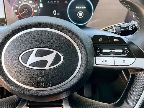 Used 2025 Hyundai Elantra Limited FWD image 24