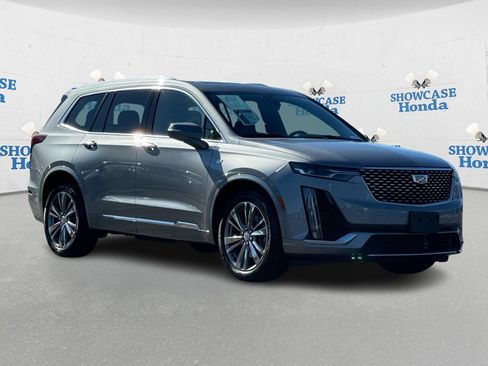 Used 2025 Cadillac XT6 Premium Luxury image 10