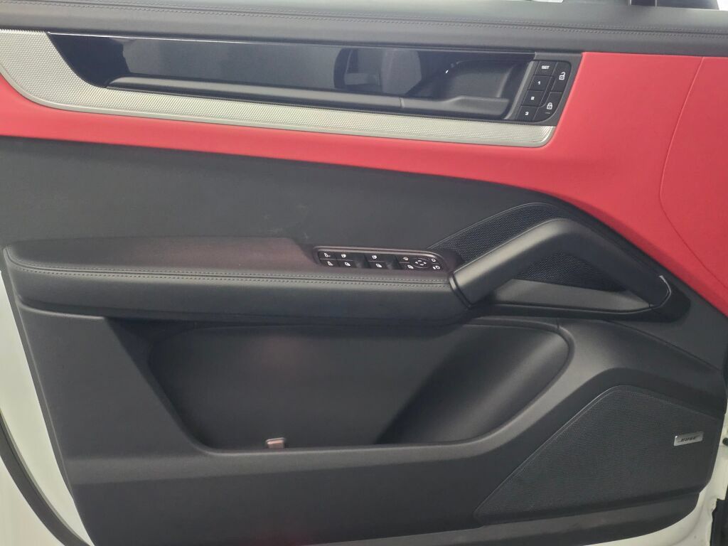 Certified 2026 Porsche Cayenne Coupe AWD/4WD image 35