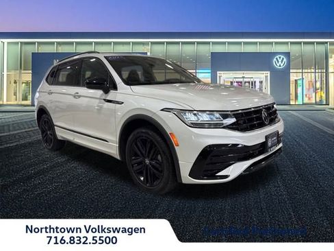 Certified 2022 Volkswagen Tiguan SE R-Line image 1