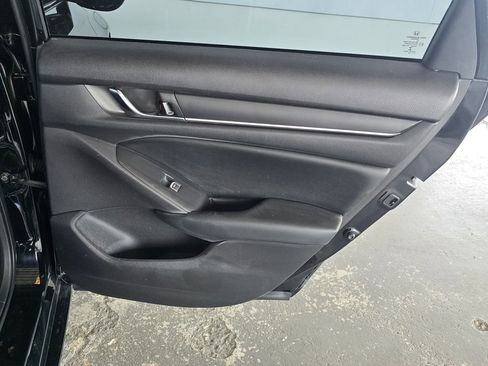 Used 2018 Honda Accord Sport image 21