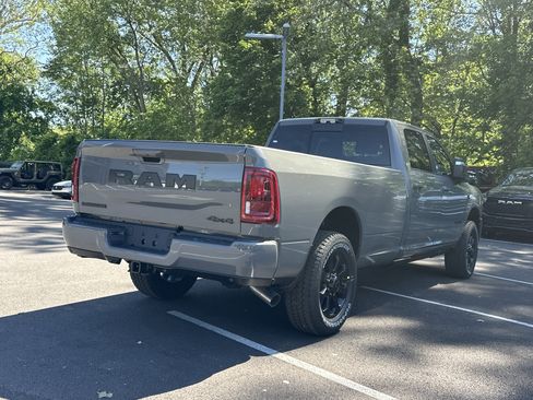 New 2026 RAM 2500 Laramie AWD/4WD image 18
