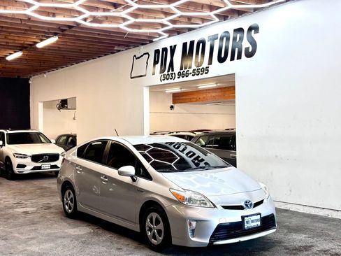Used 2014 Toyota Prius Four FWD image 1