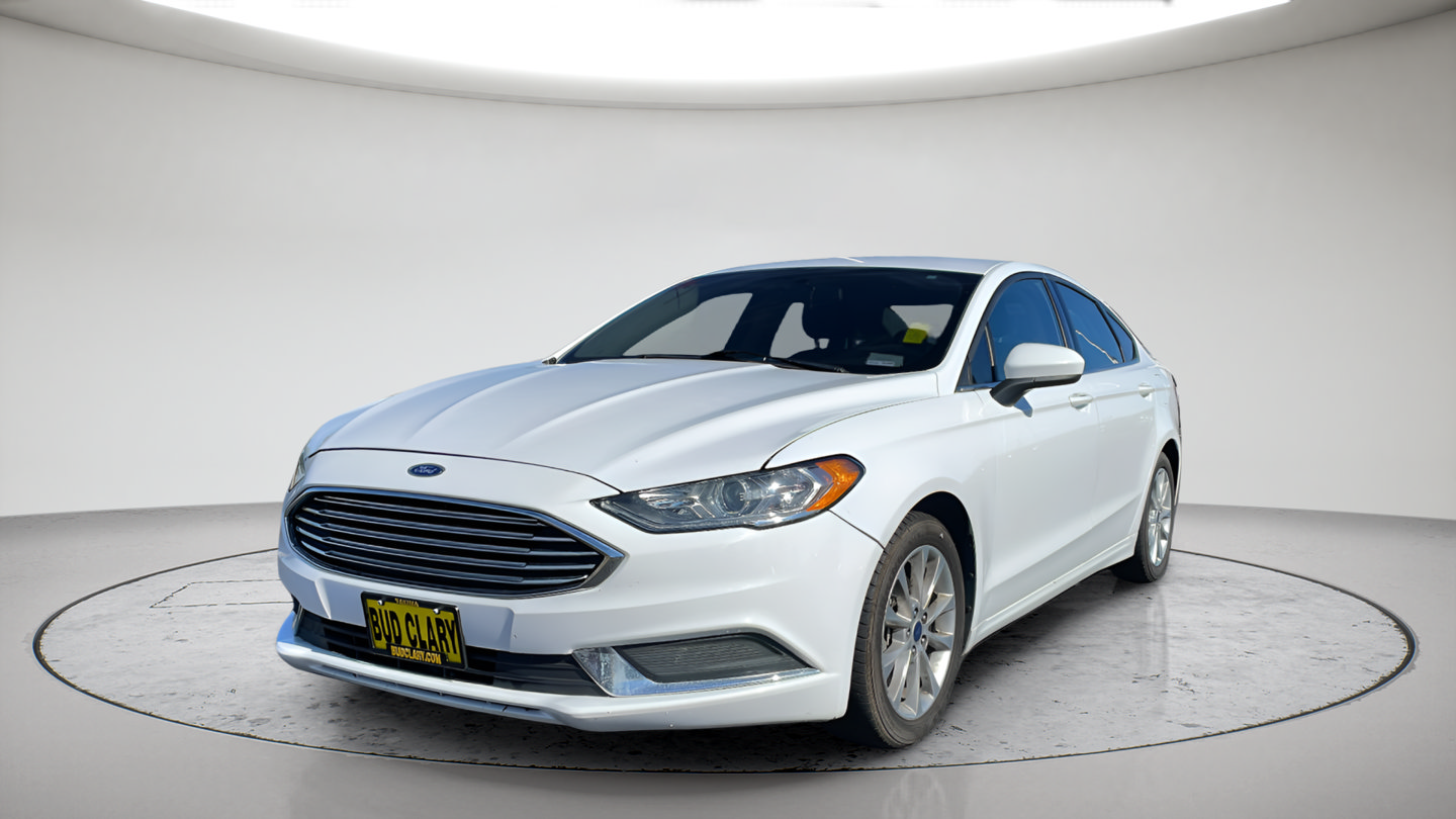 Used 2017 Ford Fusion SE w/ Fusion SE Technology Package FWD image 1