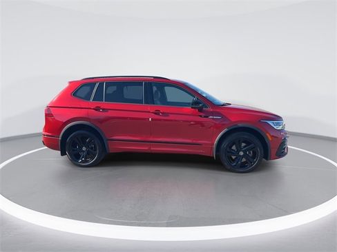 Used 2024 Volkswagen Tiguan SE R-Line image 9