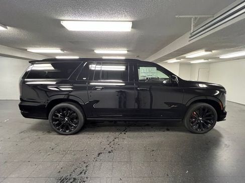New 2026 Cadillac Escalade ESV V w/ LPO, ONYX Package AWD/4WD image 6