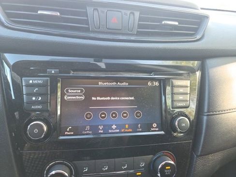 Used 2018 Nissan Rogue S FWD image 6