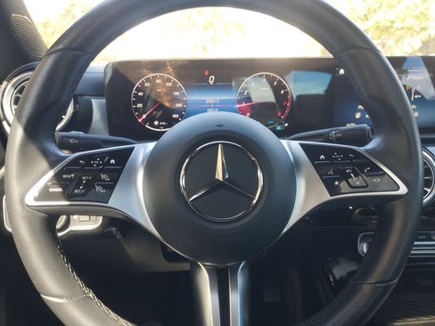 Used 2025 Mercedes-Benz CLA 250 image 20