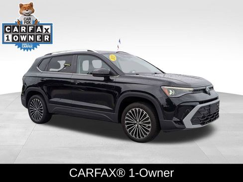Used 2025 Volkswagen Taos SE FWD image 2