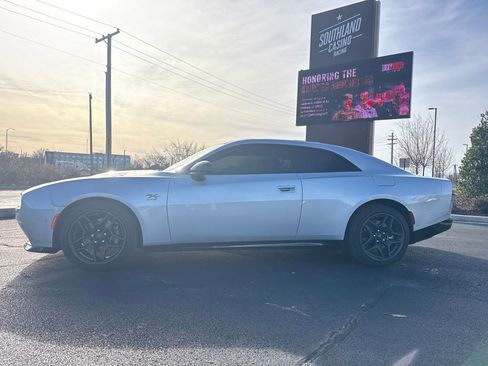 Used 2024 Dodge Charger R/T w/ Plus Group image 5