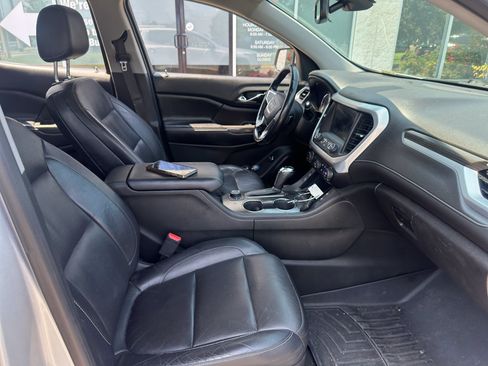Used 2017 GMC Acadia SLT FWD image 9