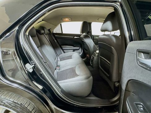 Used 2019 Chrysler 300 Touring w/ Chrome Appearance Package RWD image 24