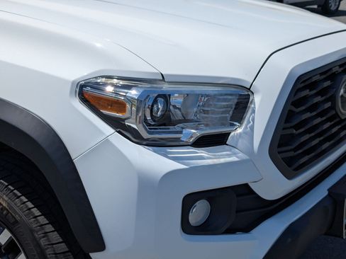 Used 2020 Toyota Tacoma TRD Off-Road AWD/4WD image 11