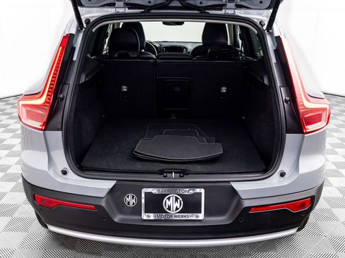 Used 2025 Volvo XC40 B5 Core image 31