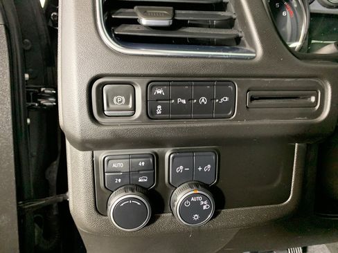 Used 2021 Chevrolet Tahoe LT w/ Luxury Package image 16