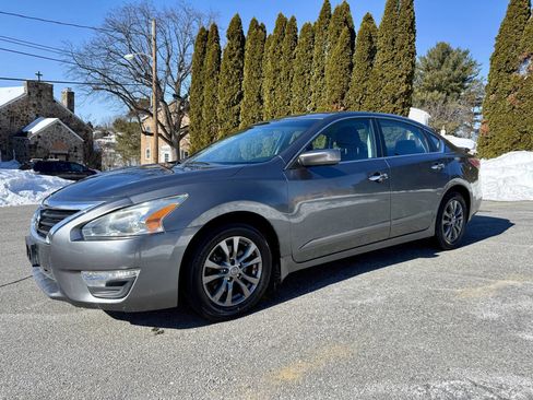 Used 2015 Nissan Altima 2.5 S w/ Sport Value Package image 1