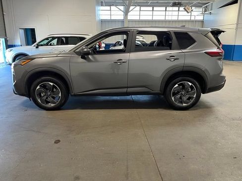 Used 2024 Nissan Rogue SV FWD image 6