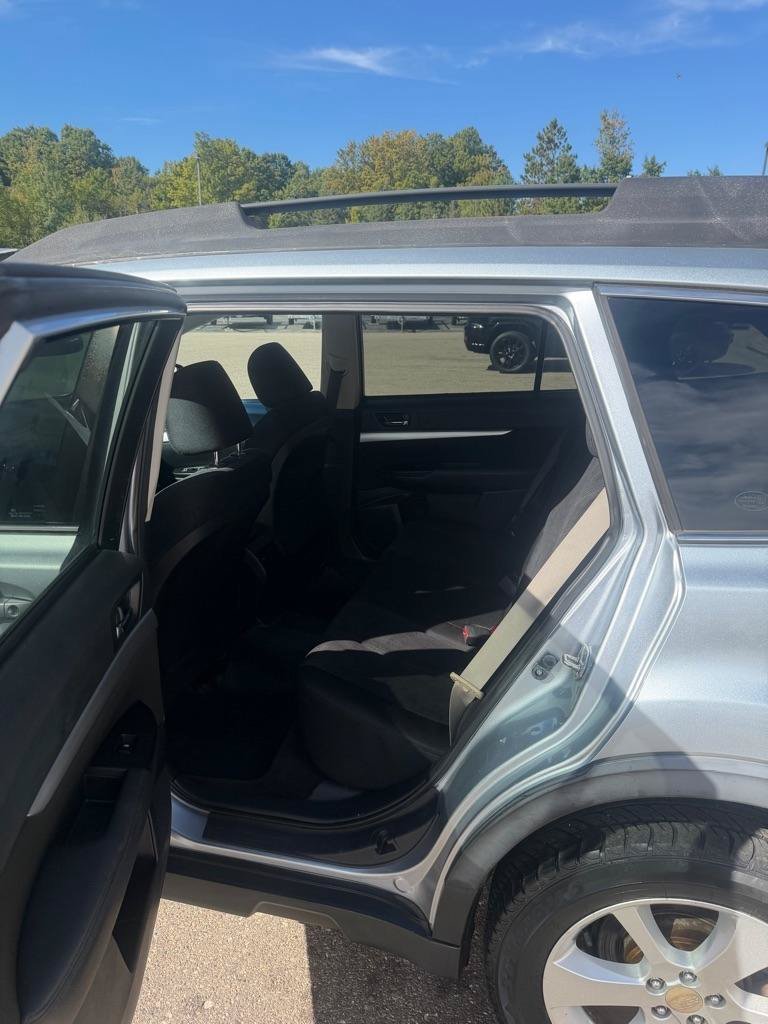 Used 2014 Subaru Outback 2.5i Premium AWD/4WD image 11