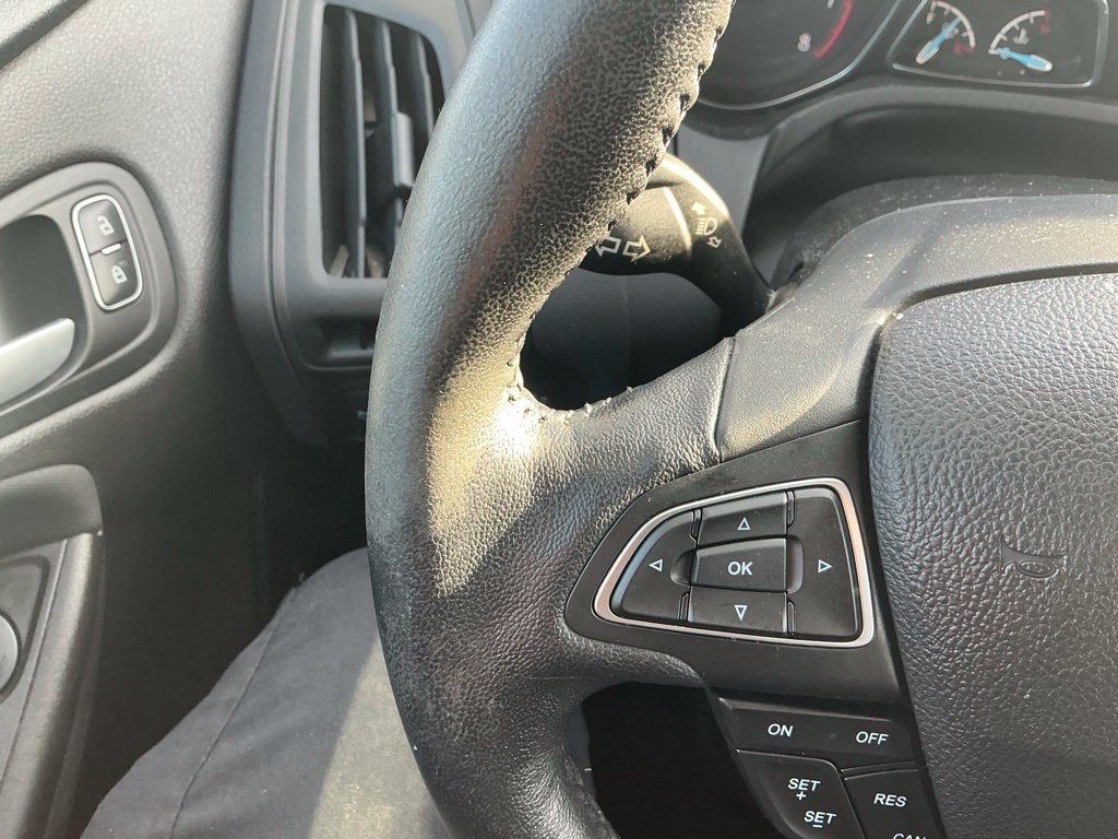 Used 2018 Ford Focus SE w/ Cold Weather Package FWD image 14