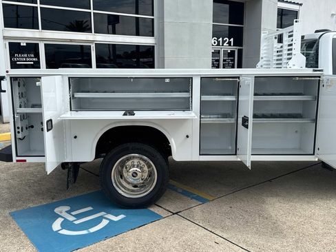 New 2025 Ford F550 4x4 Regular Cab Super Duty image 15