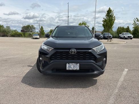 Used 2019 Toyota RAV4 XLE AWD/4WD image 2