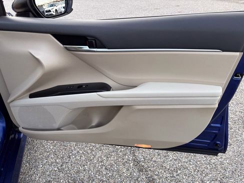 Used 2018 Toyota Camry LE image 16