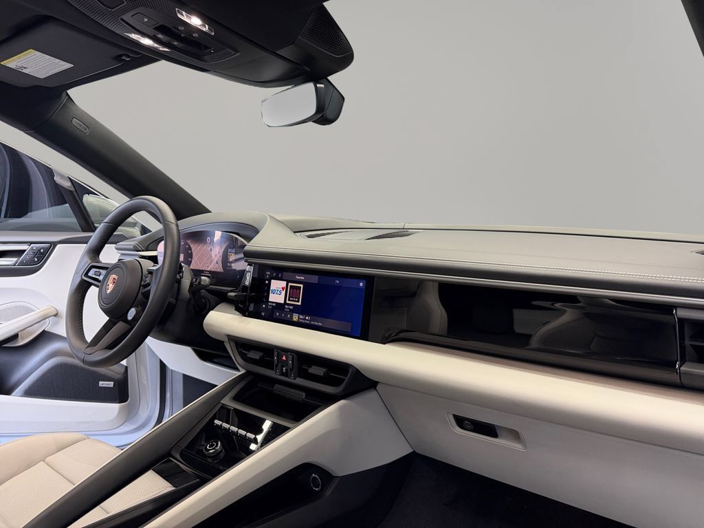 Used 2026 Porsche Macan 4S Electric AWD/4WD image 17