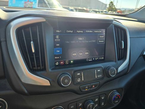 Used 2024 GMC Terrain SLT image 27