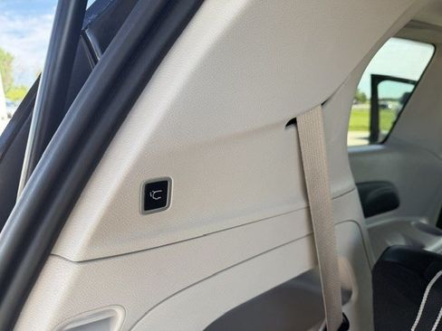 Used 2023 Chrysler Pacifica Touring-L FWD image 34