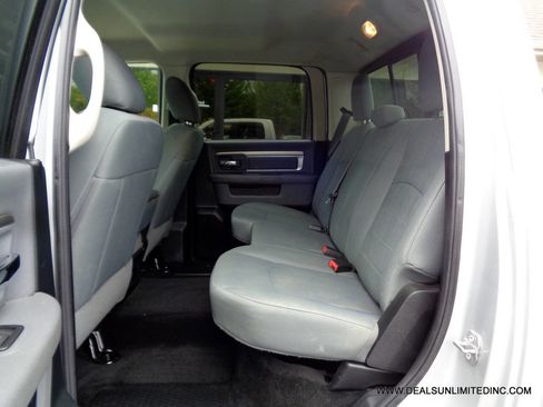 Used 2017 RAM 1500 Classic SLT AWD/4WD image 17