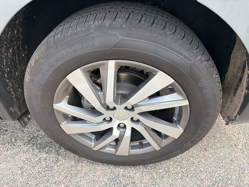 Used 2023 Chevrolet Equinox Premier image 15