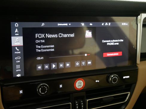 Used 2023 Porsche Macan Turbo image 22