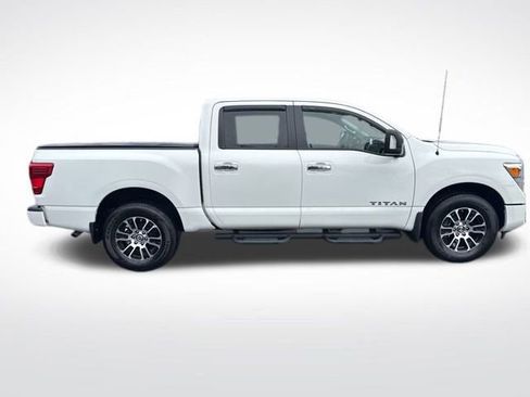 Used 2021 Nissan Titan SV w/ SV Convenience Package image 6