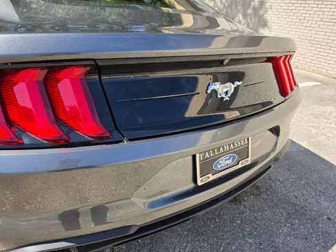 Used 2018 Ford Mustang Coupe RWD image 11
