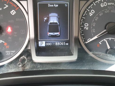 Used 2020 Toyota Tacoma TRD Off-Road image 16