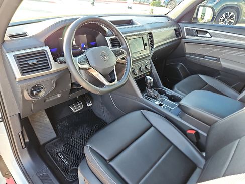 Certified 2023 Volkswagen Atlas Cross Sport SE image 11