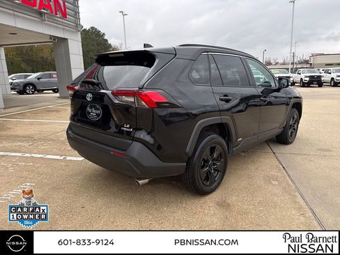 Used 2024 Toyota RAV4 LE image 4