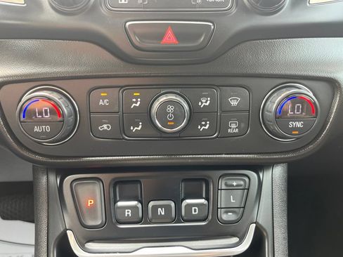 Used 2020 GMC Terrain Denali AWD/4WD image 25