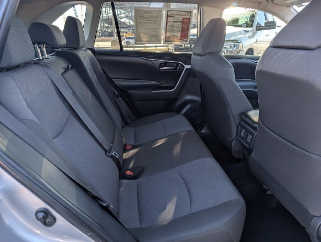 Used 2025 Toyota RAV4 XLE FWD image 29