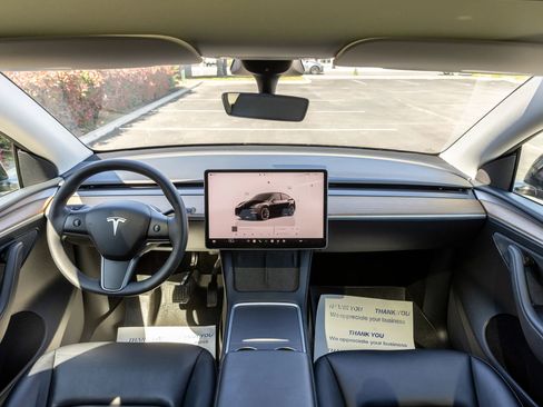 Used 2023 Tesla Model Y AWD image 24