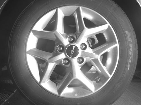 Used 2025 Kia Soul LX w/ LX Technology Package FWD image 25