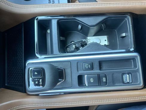 Used 2025 Nissan Pathfinder Platinum FWD image 43