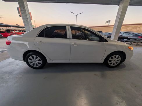 Used 2010 Toyota Corolla image 6