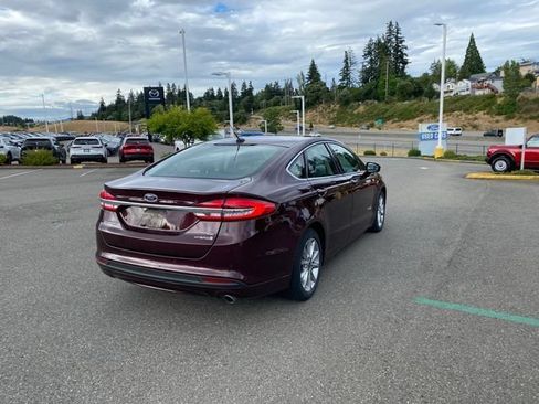 Used 2017 Ford Fusion SE w/ Equipment Group 602A FWD image 3