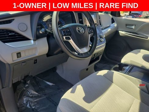 Used 2019 Toyota Sienna LE FWD image 18
