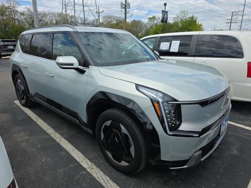 Used 2024 Kia EV9 Land AWD/4WD image 1