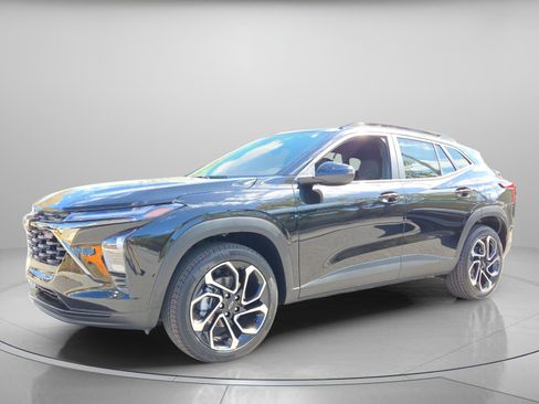 New 2026 Chevrolet Trax RS w/ Driver Confidence Package image 2