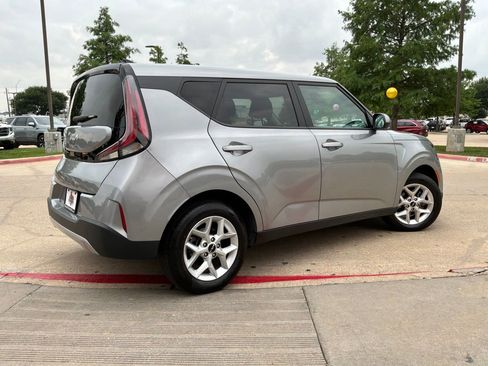 Used 2025 Kia Soul LX w/ LX Technology Package FWD image 6