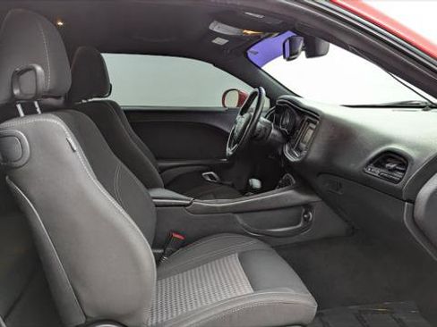 Used 2016 Dodge Challenger R/T image 19
